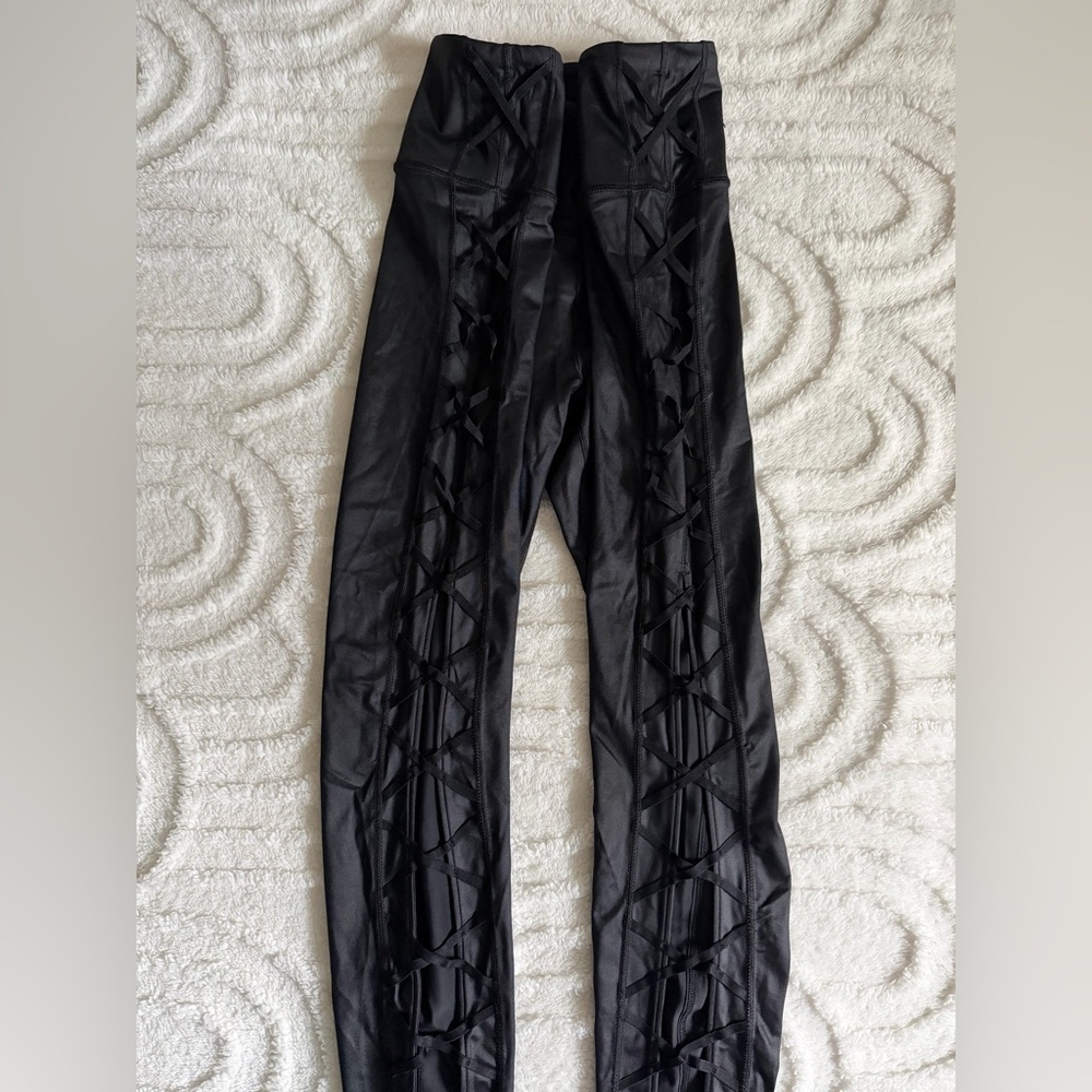Victoria's Secret Knockout Leggings w/Cut-Out Detail on Sides, Size M, NWOT - Picture 4 of 10